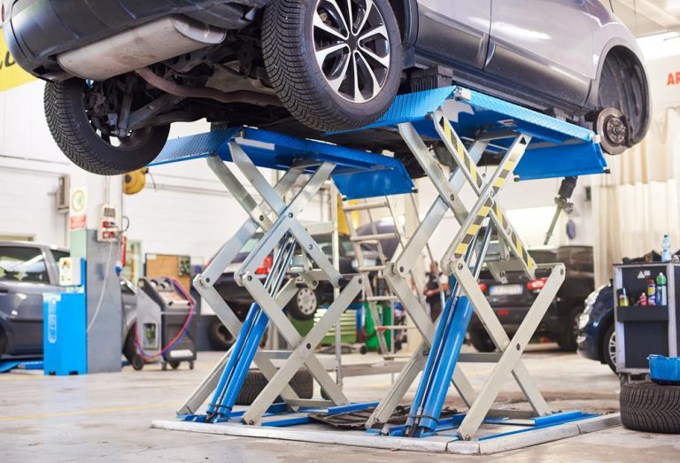 Home Slim ruimtegebruik met autoliften: verticale parkeeroplossing voor moderne steden en gebouwen