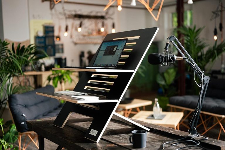 Home Moderne inspirerende vergaderlocatie met natuurlijk licht, open ruimte en flexibele inrichting voor brainstormsessies